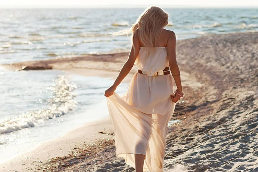 儿子满月,岳母寄来一包裹