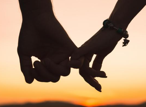 怎么挽回一段感情 女生暗示你挽回她的表现都有哪些71404