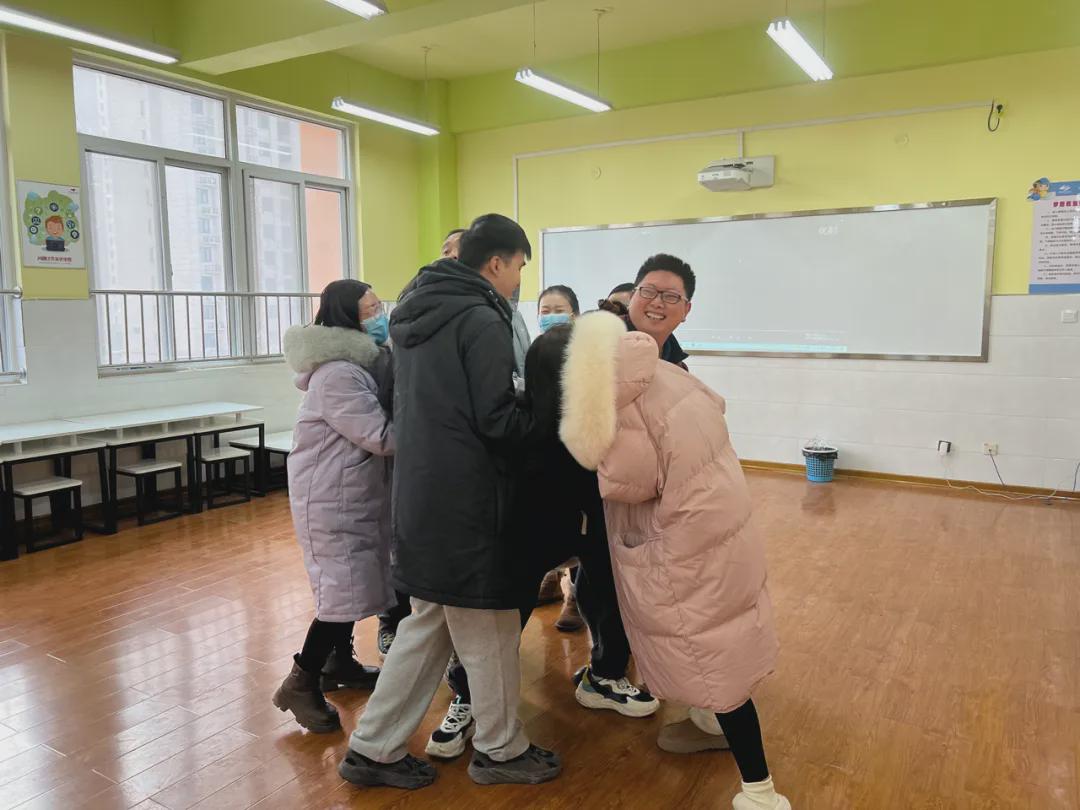 减压活动中