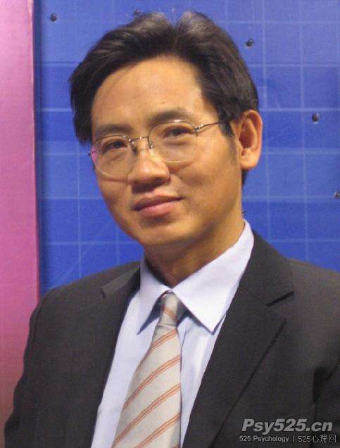 李子勋，毕业于华西医科大学，中日友好医院心理医生，首届中德高级心理治疗师培训项目学员，心理协会北京心理咨询与治疗专业委员会成员。 中央电视台《心理访谈》、《实话实说》，北京电视台《心理时间》，中央人民广播电台《星星夜谈》、《情感世界》特约心理专家。《父母必读》、《女友》、《时尚健康》等健康与时尚杂志的专栏作家。