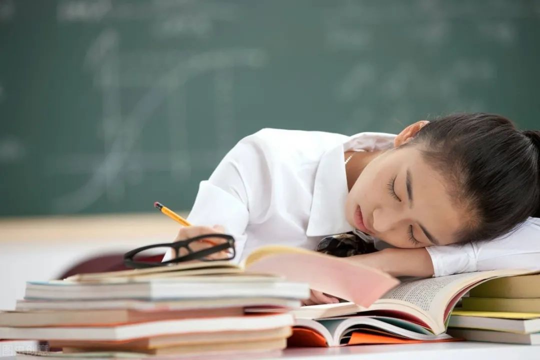 学生正以心理健康为代价，来换取高学历！