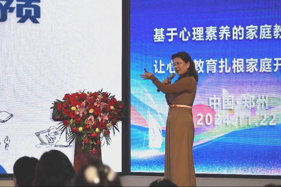 民盟新郑总支副主委袁燕