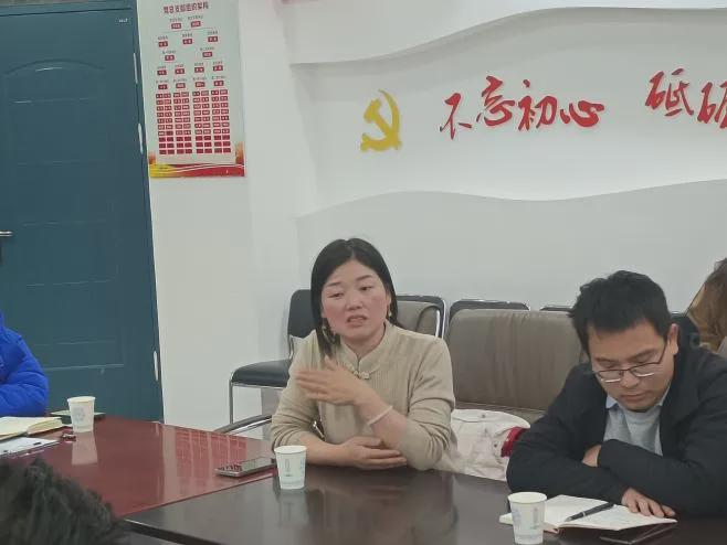 家长们纷纷提出在教育过程中出现的困惑