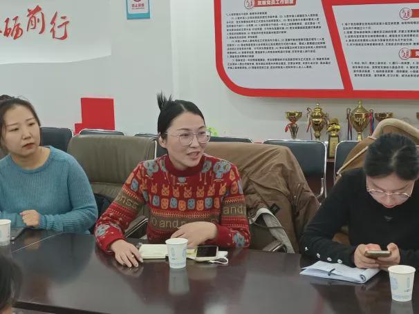 家长们纷纷提出在教育过程中出现的困惑