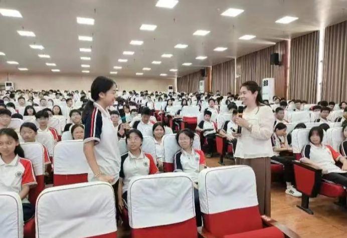 心理健康月，点亮心灵之光