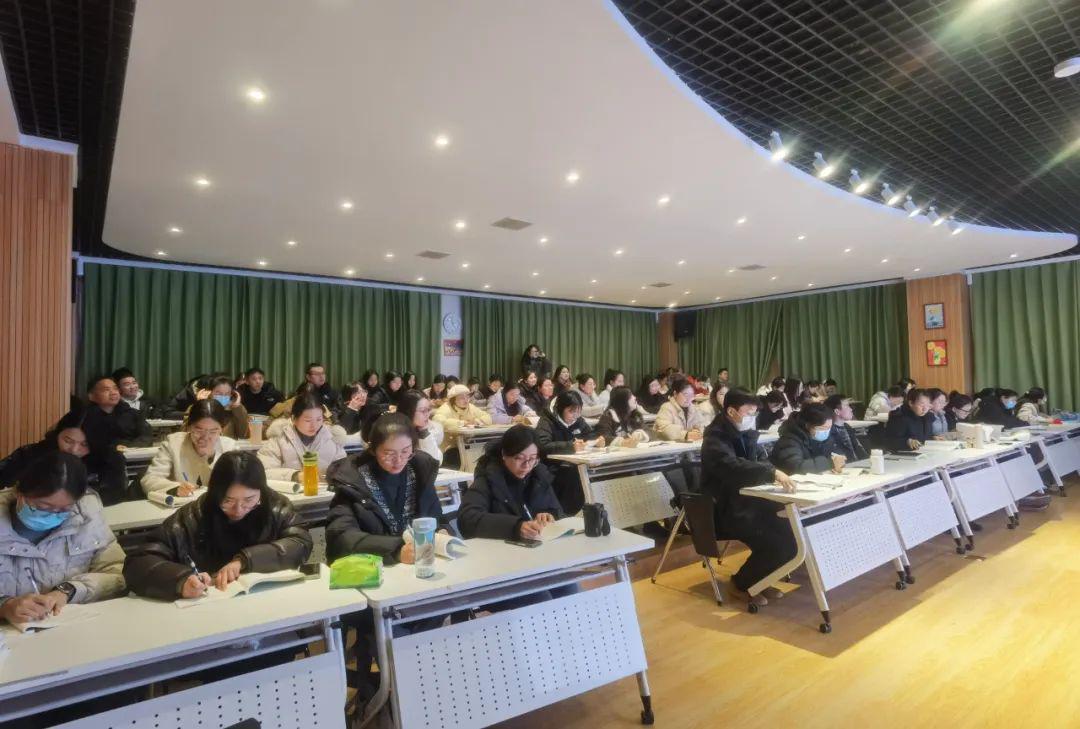 《儿童心理问题的识别与干预策略》的专题讲座