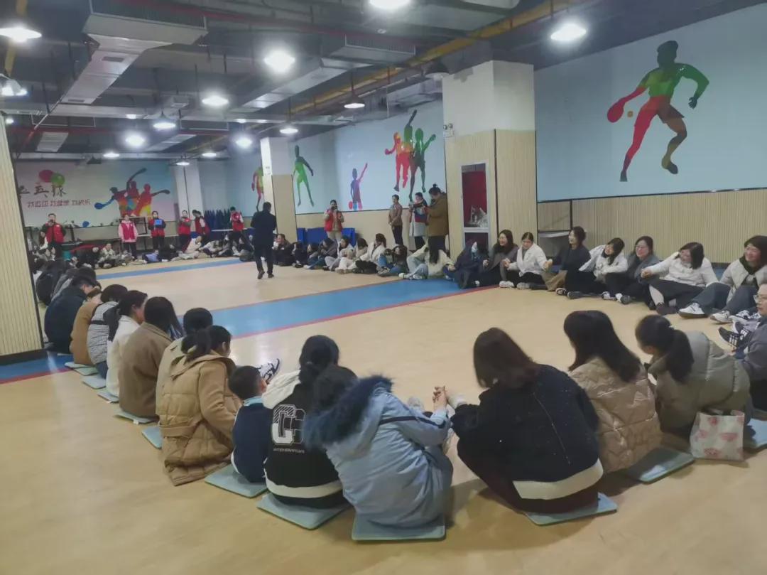 程士钊院长带队为八一小学教师进行团辅活动