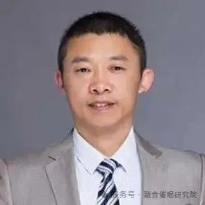 徐 毅 强         