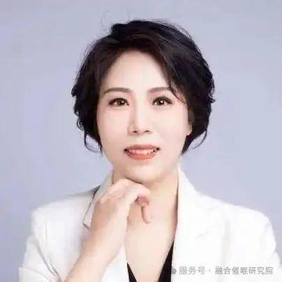 李 雁 飞         