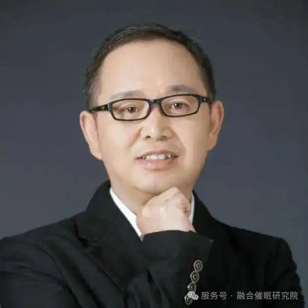 董 华        