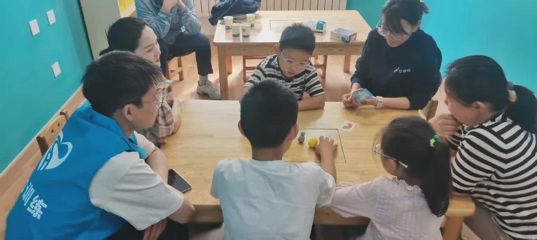 触觉失调还会影响孩子的情绪和社交