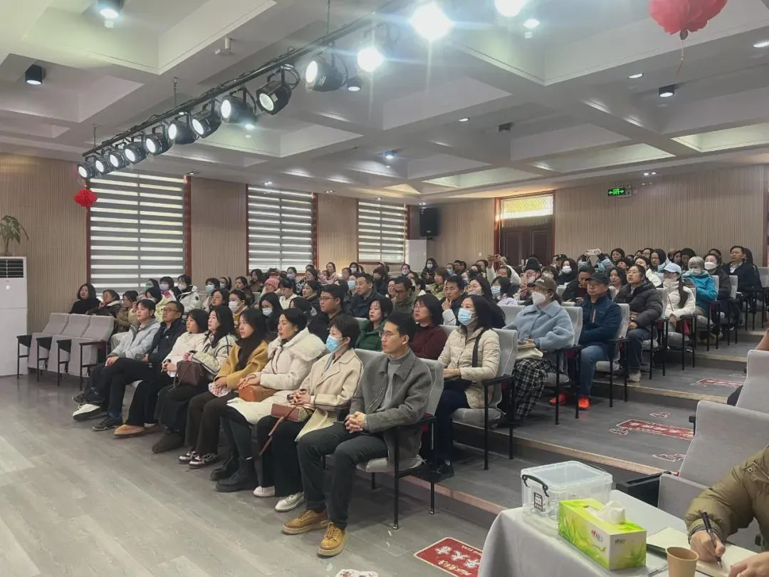 读懂孩子的心——家长讲座现场